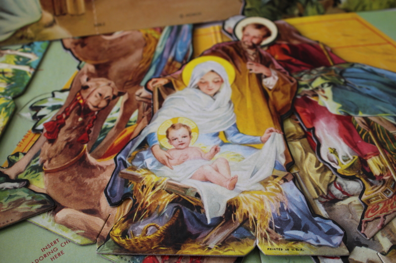 photo of 1950s vintage Christmas manger scene in box, die-cut paper cardboard Nativity figures #6