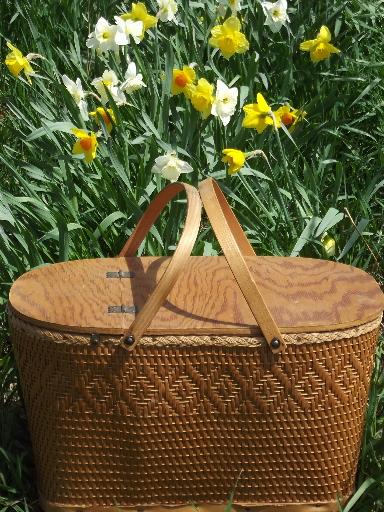 photo of 1950s vintage Redman picnic basket, large hamper w/ bentwood handles #1