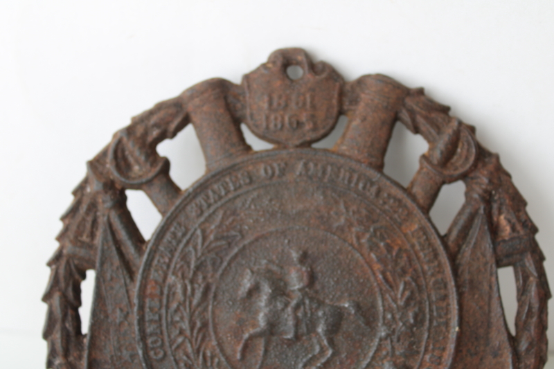 photo of 1950s vintage Virginia Metalcrafters cast iron trivet, CSA Confederate States of America seal  #5