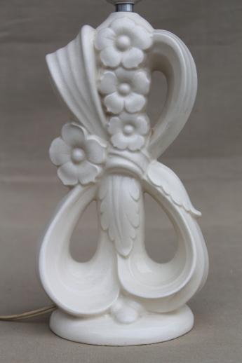 photo of 1950s vintage ceramic table lamp, glossy white glaze art pottery flowers & ribbons #4