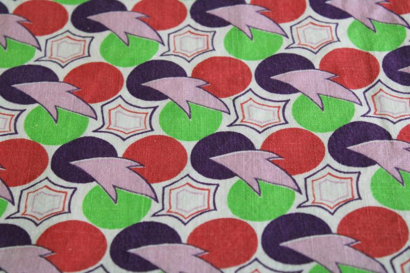 photo of 1950s vintage cotton feed sack fabric, deco mod pop art print dots w/ swooshy shapes #1