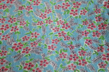 catalog photo of 1950s vintage cotton feed sack fabric, little pink daisies on blue floral print