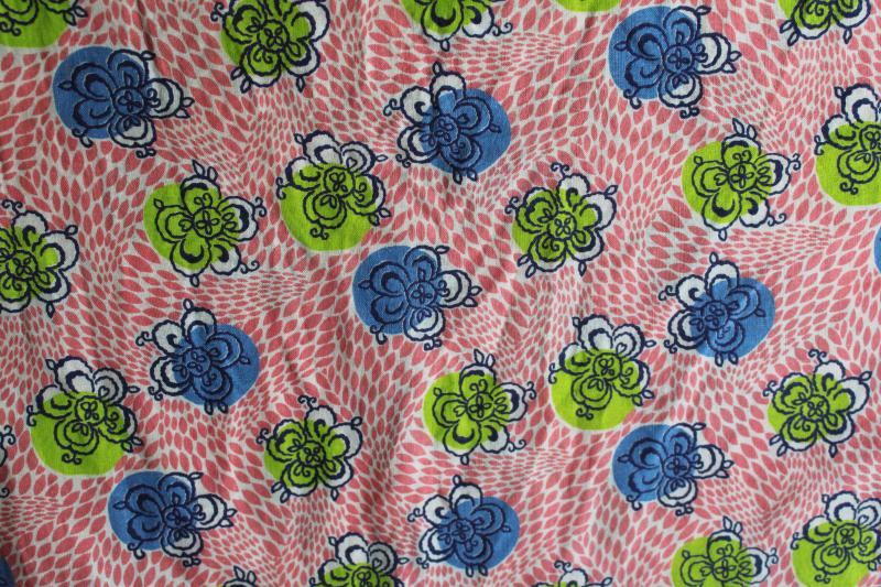 photo of 1950s vintage cotton feed sack fabric, mod pop art hypnotic print pink w/ dots #3