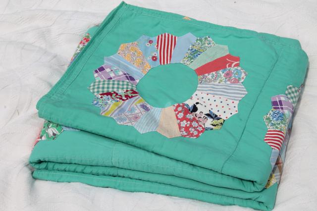 photo of 1950s vintage dresden plate quilt comforter w/ old cotton print fabrics on jade green #2