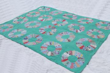 catalog photo of 1950s vintage dresden plate quilt comforter w/ old cotton print fabrics on jade green