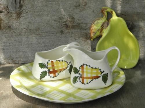 photo of 1950s vintage fruit pattern pottery dishes, painted plaid & pears #1