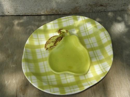 photo of 1950s vintage fruit pattern pottery dishes, painted plaid & pears #4