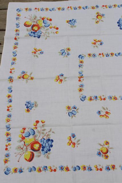 photo of 1950s vintage fruit print kitchen tablecloth & napkins, colorful printed table linen #5