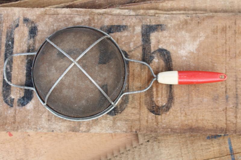 photo of 1950s vintage kitchen utensil, strainer basket sieve w/ red & white plastic bullet handle #2