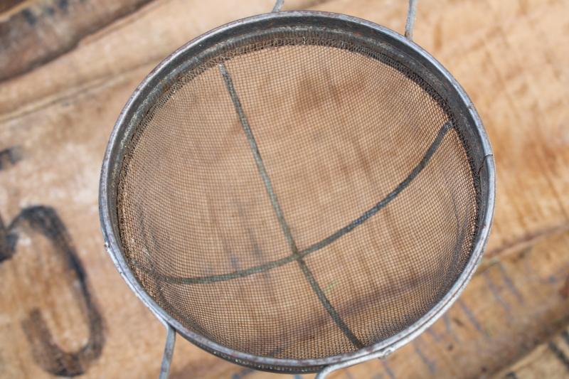 photo of 1950s vintage kitchen utensil, strainer basket sieve w/ red & white plastic bullet handle #4