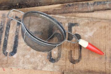 catalog photo of 1950s vintage kitchen utensil, strainer basket sieve w/ red & white plastic bullet handle