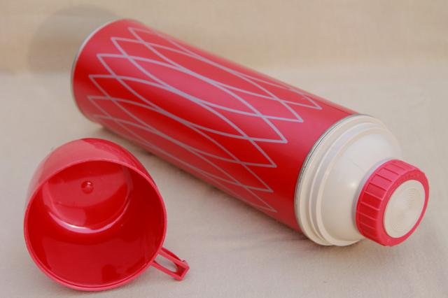 photo of 1950s vintage picnic set, Thermos bottle & red plastic fridge box for sandwiches #13