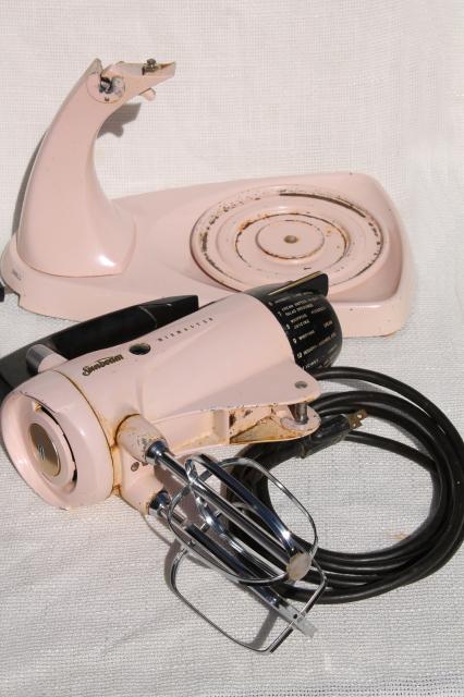 photo of 1950s vintage pink Sunbeam Mixmaster electric mixer, original bowls, works! #3