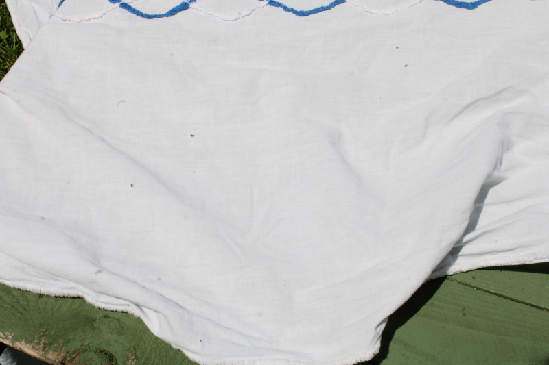 photo of 1950s vintage summer weight chenille bedspread, blue & red sailboat on white cotton nautical decor #2