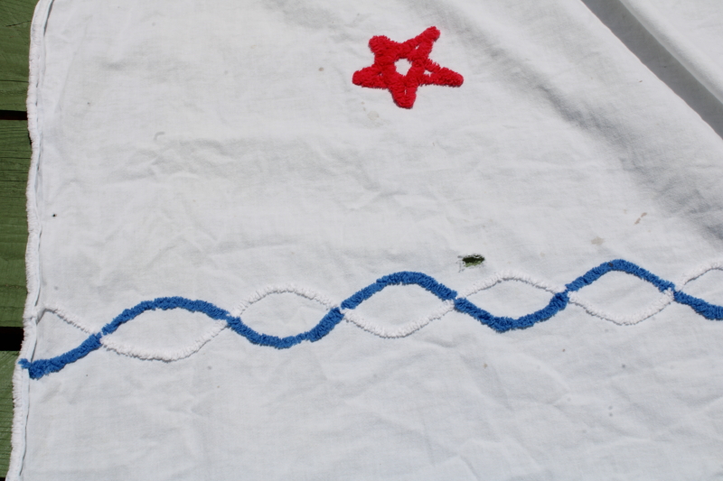 photo of 1950s vintage summer weight chenille bedspread, blue & red sailboat on white cotton nautical decor #10