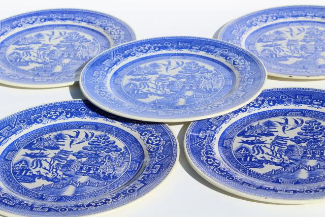 photo of 1950s vintage toleware tin plates, Blue Willow litho print metal charger plate set #4