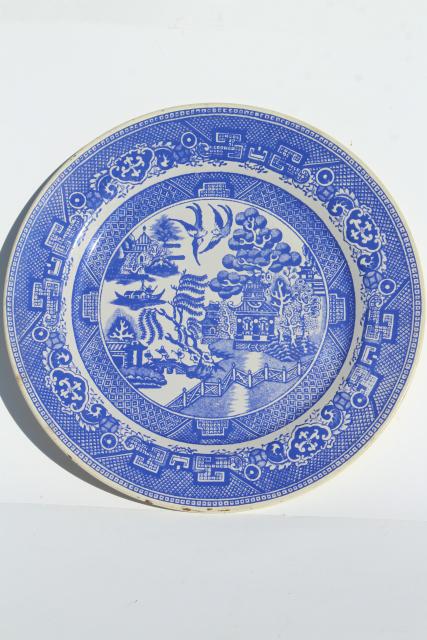 photo of 1950s vintage toleware tin plates, Blue Willow litho print metal charger plate set #5