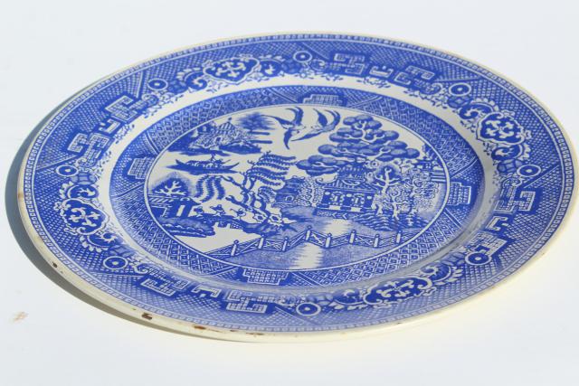 photo of 1950s vintage toleware tin plates, Blue Willow litho print metal charger plate set #9