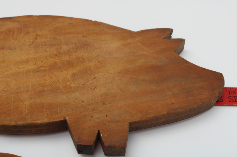 photo of 1950s vintage wood pig shaped charcuterie cutting boards, mod red cracked ice formica  #4