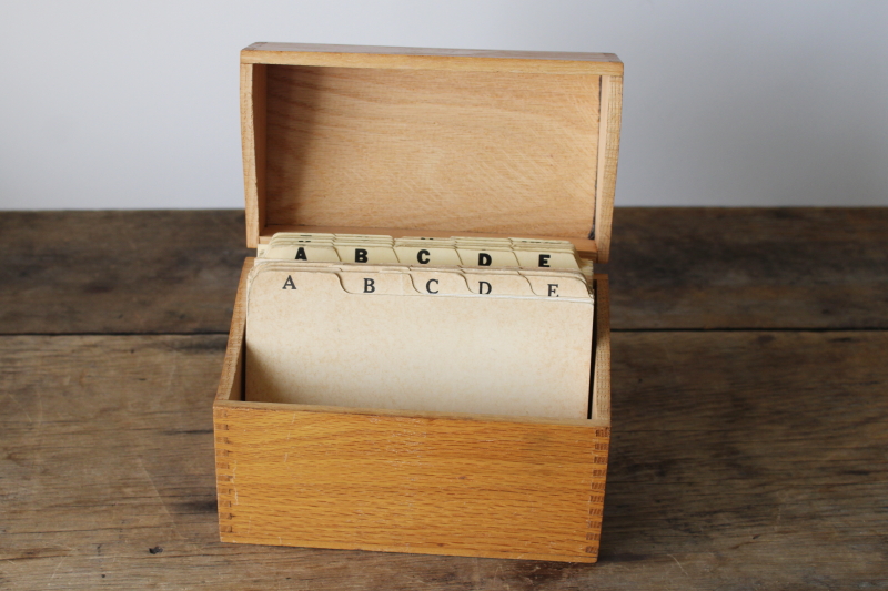 photo of 1950s vintage wood recipe card file box, finger jointed dovetail construction solid oak  #1