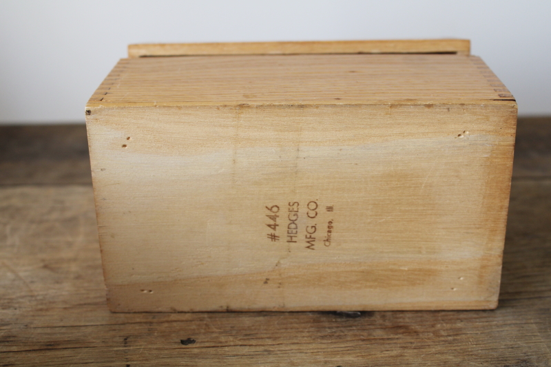 photo of 1950s vintage wood recipe card file box, finger jointed dovetail construction solid oak #2