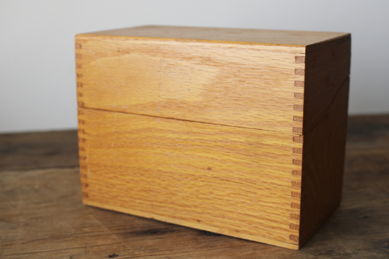 photo of 1950s vintage wood recipe card file box, finger jointed dovetail construction solid oak #6
