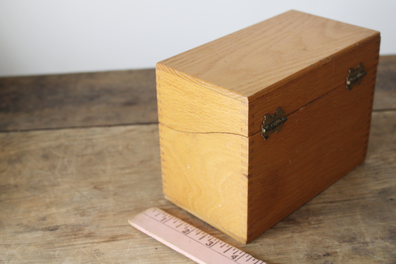 photo of 1950s vintage wood recipe card file box, finger jointed dovetail construction solid oak #8