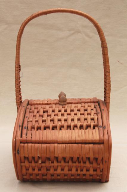 photo of 1960s vintage sewing basket, small toto style picnic hamper w/ hinged cover #6