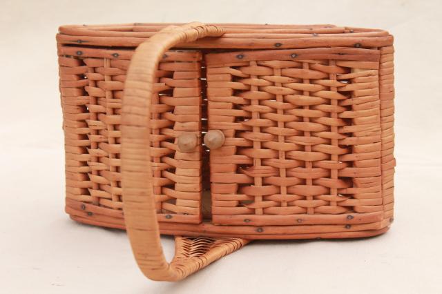 photo of 1960s vintage sewing basket, small toto style picnic hamper w/ hinged cover #9