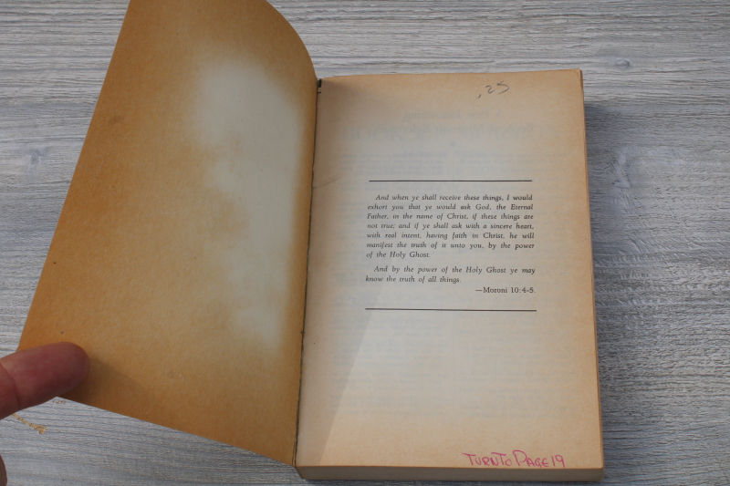 photo of 1964 vintage The Book of Mormon burgundy red leatherette cover w/ gold #2