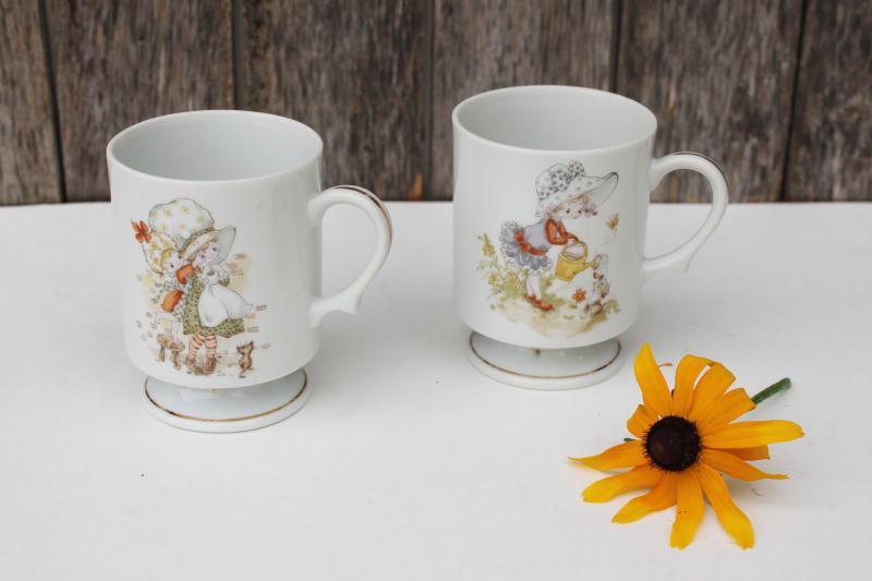 photo of 1970s vintage Japan mugs, Holly Hobbie style little girls in big bonnets #1