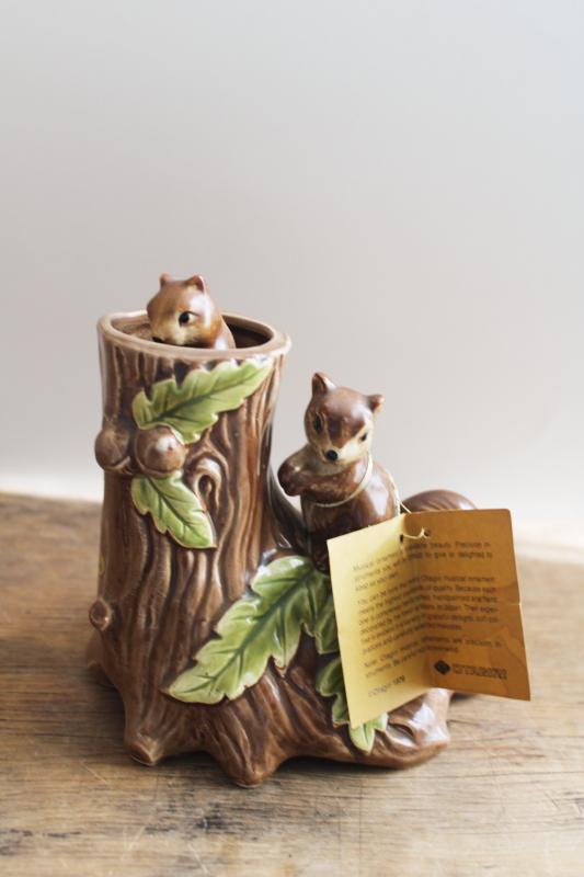 photo of 1970s vintage Otagiri Japan ceramic music box, squirrels in hollow tree stump #1