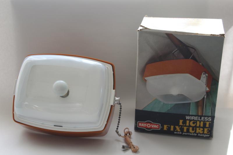 photo of 1970s vintage Ray-o-Vac battery operated portable plastic camp light, mint in box #1