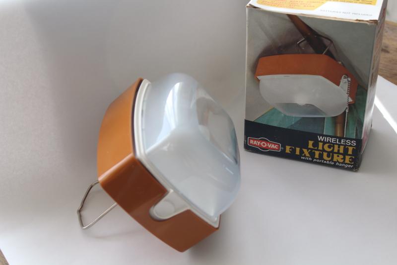 photo of 1970s vintage Ray-o-Vac battery operated portable plastic camp light, mint in box #7