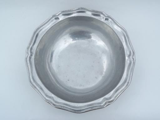 photo of 1970s vintage Wilton Armetale pewter serving bowl, Queen Anne pattern #2