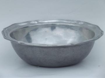 catalog photo of 1970s vintage Wilton Armetale pewter serving bowl, Queen Anne pattern