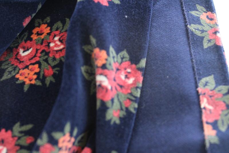 photo of 1980s vintage floral print cotton velveteen fabric, roses bouquets on navy blue #3