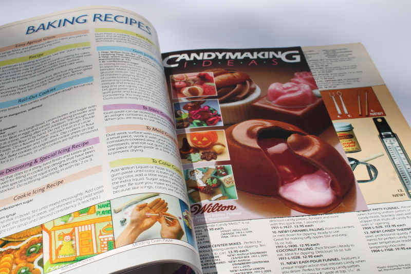 photo of 1984 Wilton Cake Decorating book, catalog, recipes & instructions piping edges & flowers #3