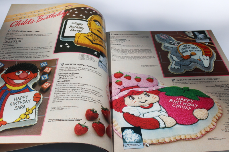 photo of 1984 Wilton Cake Decorating book, catalog, recipes & instructions piping edges & flowers #5