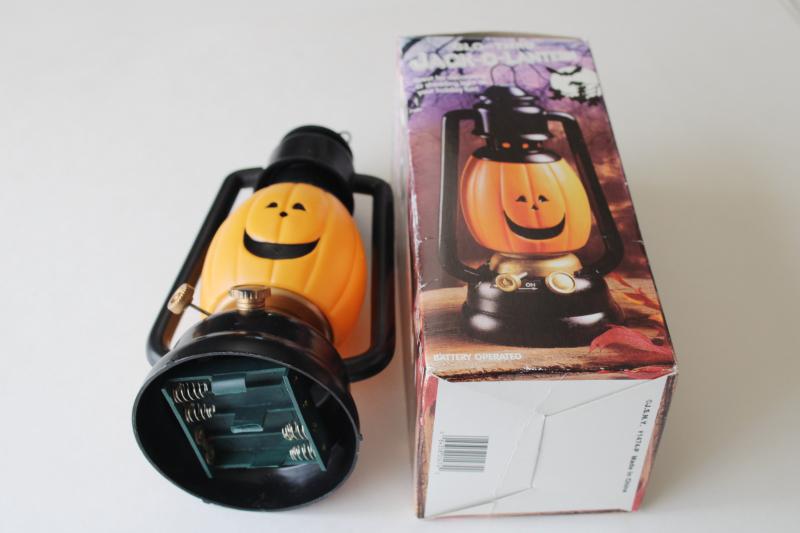 photo of 1990s vintage Halloween trick or treat light, battery jack o lantern w/ box, works #5