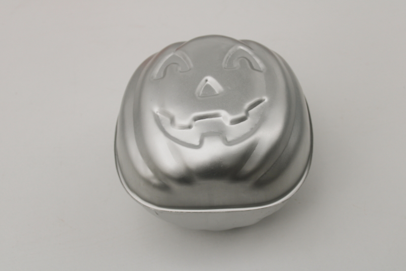 photo of 1990s vintage Wilton Halloween jack o lantern pumpkin mold, two piece cake pan 3D shape  #4