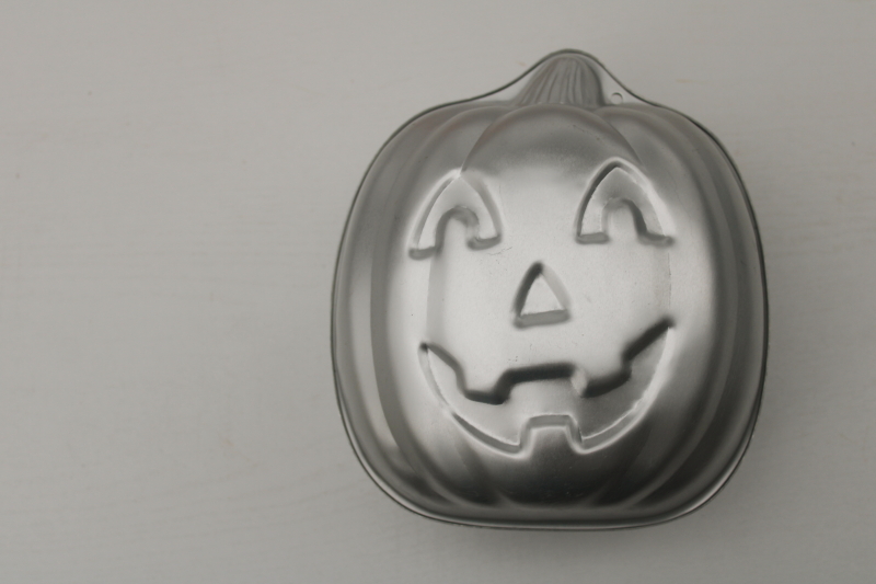 photo of 1990s vintage Wilton Halloween jack o lantern pumpkin mold, two piece cake pan 3D shape  #5