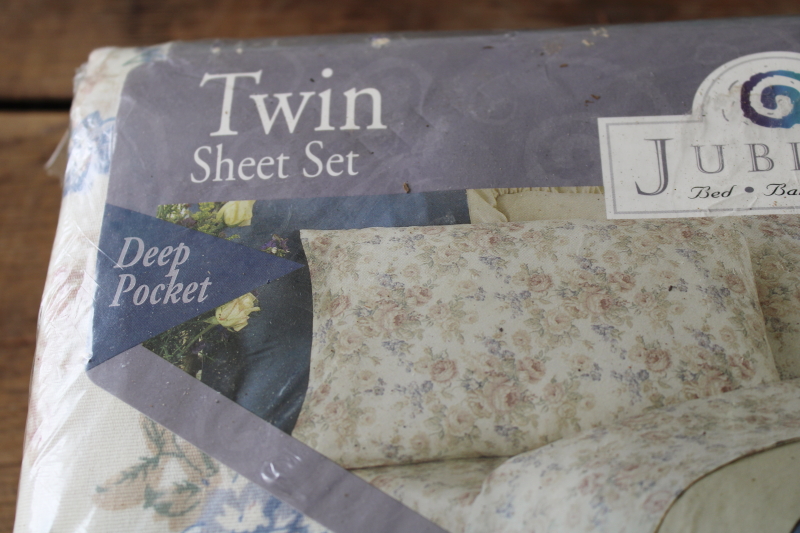 photo of 1990s vintage floral print cotton poly sheets set made in USA, twin size bedding cottagecore  #3