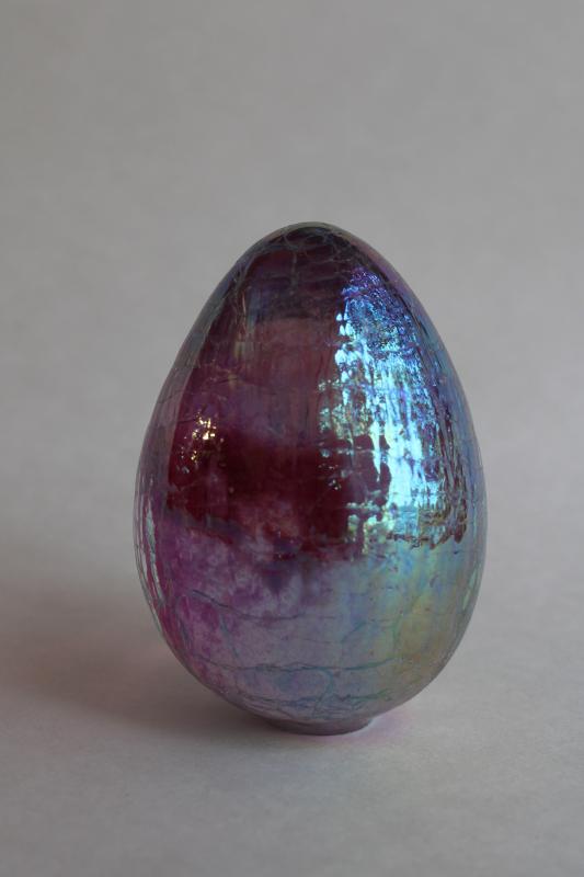 photo of 1991 vintage ornamental blown glass paperweight OBG crackle glass iridescent egg #1