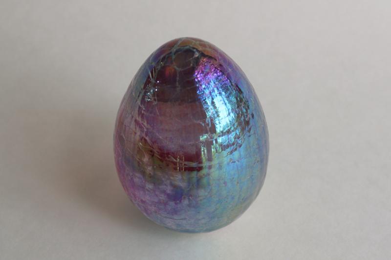 photo of 1991 vintage ornamental blown glass paperweight OBG crackle glass iridescent egg #2