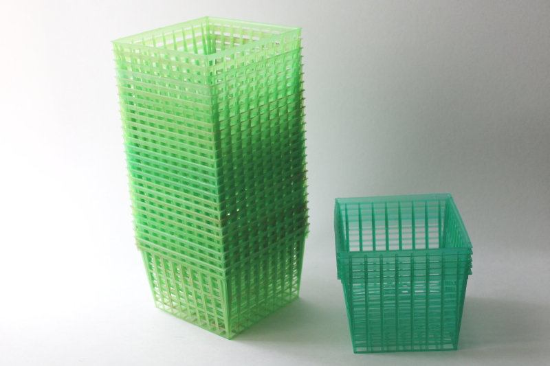 photo of 30 vintage green plastic berry baskets, pint containers for farmers market garden produce  #1