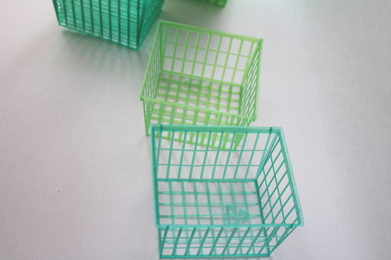 photo of 30 vintage green plastic berry baskets, pint containers for farmers market garden produce  #2