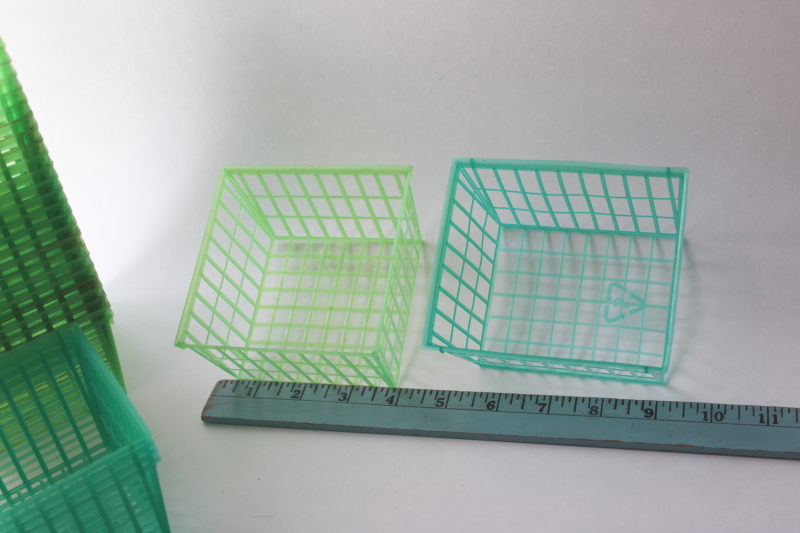 photo of 30 vintage green plastic berry baskets, pint containers for farmers market garden produce  #3