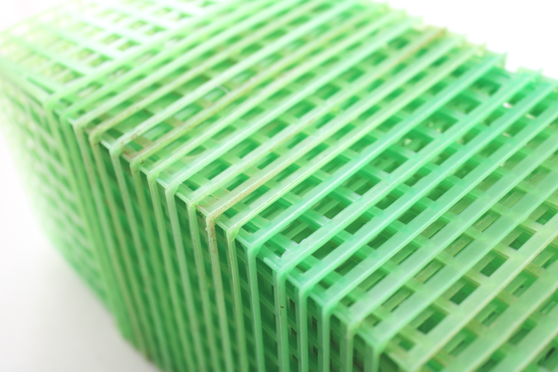 photo of 30 vintage green plastic berry baskets, pint containers for farmers market garden produce  #5