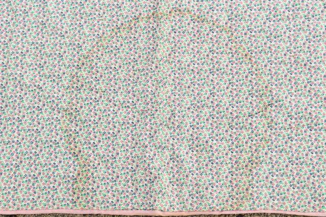 photo of 30s 40s vintage Grandma's flower garden quilt, cotton print fabric hexies on pink #2